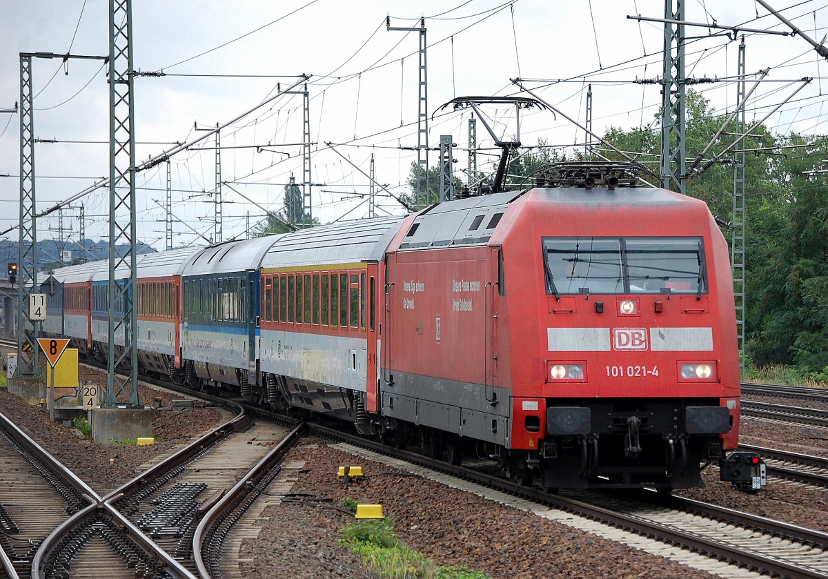 EC 176 mit 101 021-4 Richtung Bhf. Berlin-Spandau am 19.08.13 H�he Berlin-Stresow.