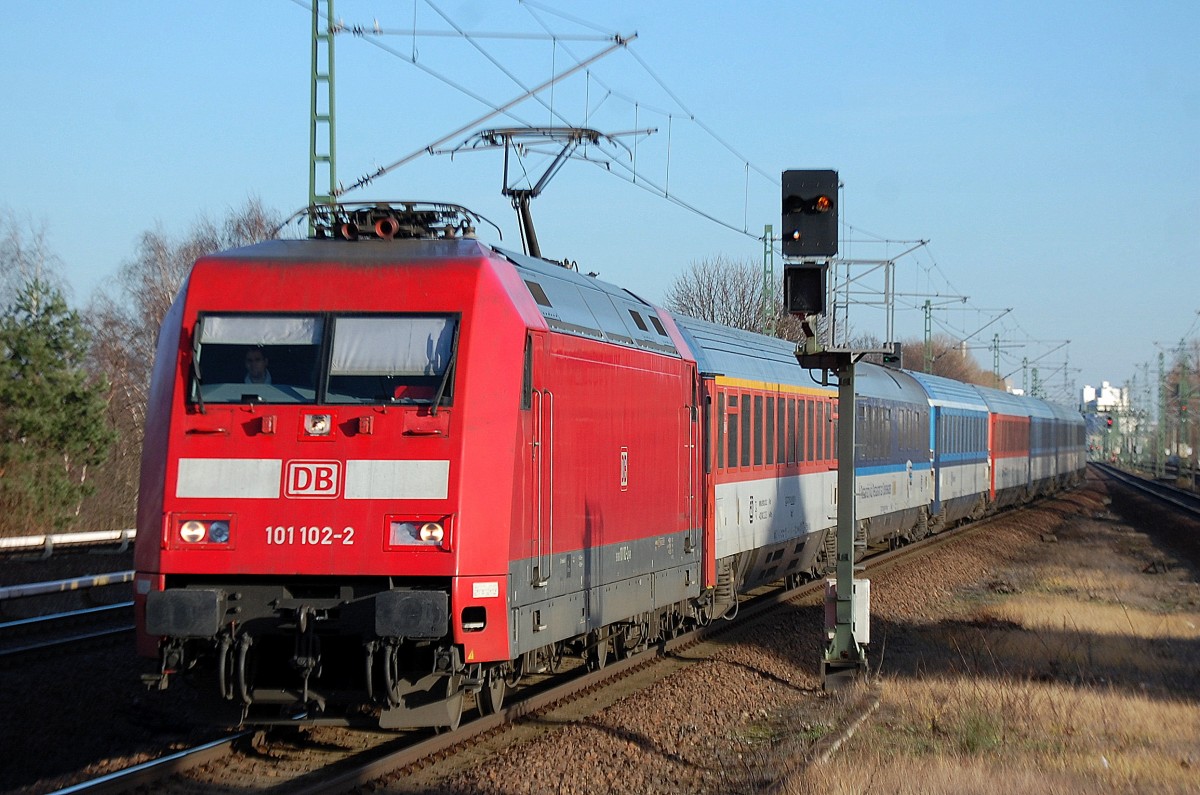 EC 176 mit 101 102-2 bei der Durchfahrt im Bhf. Berlin-Jungfernheide am 07.01.14
