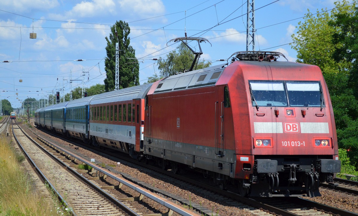 EC 379 mit 101 013-1 Richtung Berlin-Gesundbrunnen am 10.07.14 Berlin-Karow.