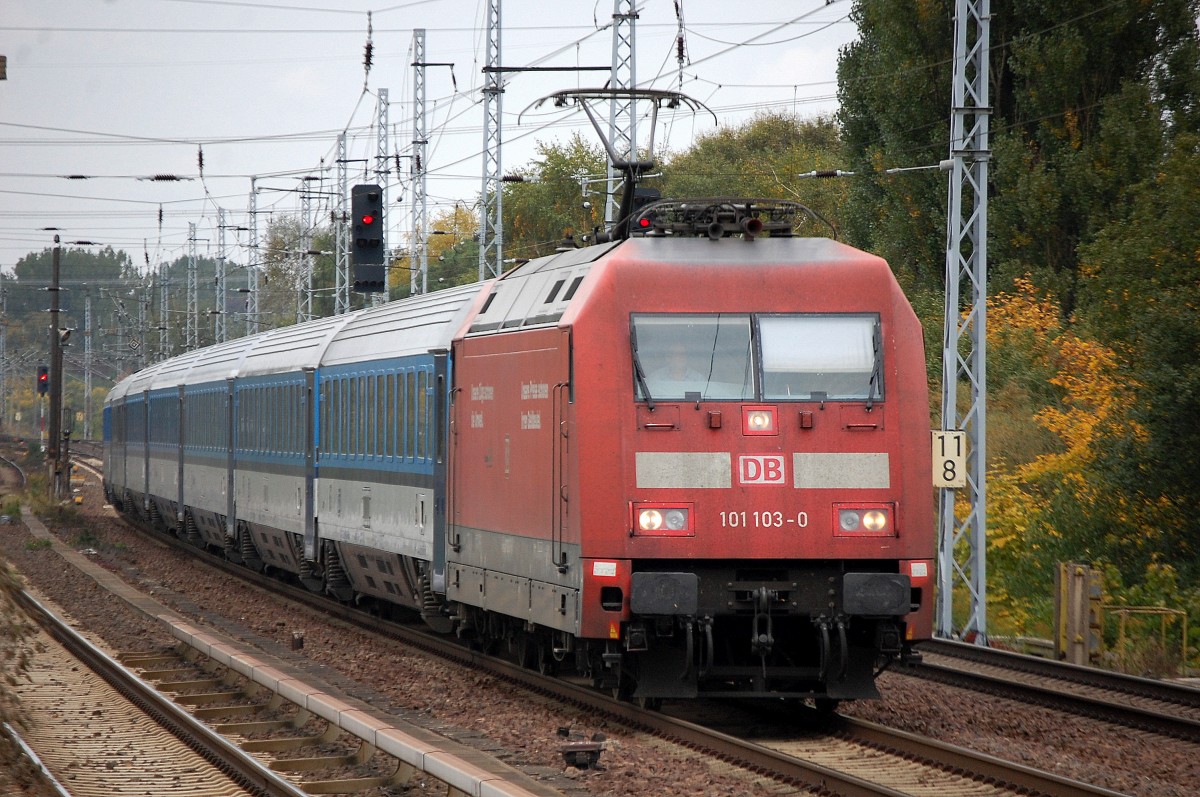 EC 379 mit 101 103-0 am 07.10.13 Berlin-Karow.