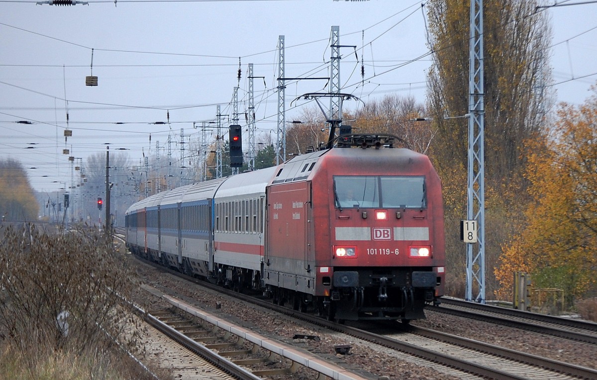 EC 379 mit 101 119-6 am 15.11.13 Berlin-Karow.  