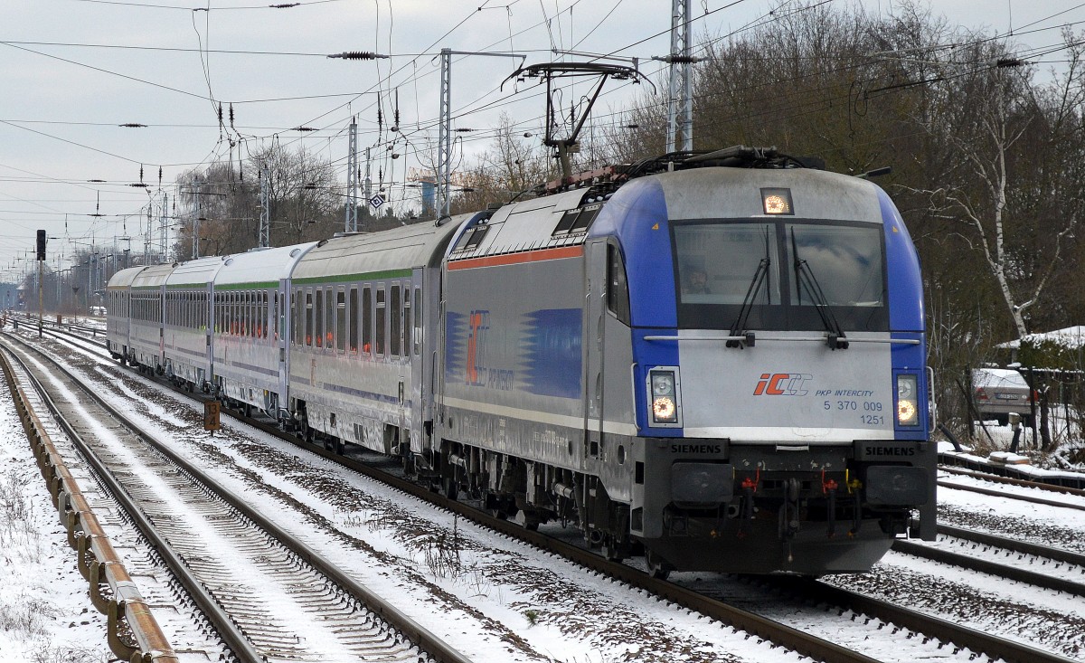 EC 46 aus Warszawa Wschodnia mit PKPIC 6 370 009 am 21.01.16 Berlin Hirschgarten.