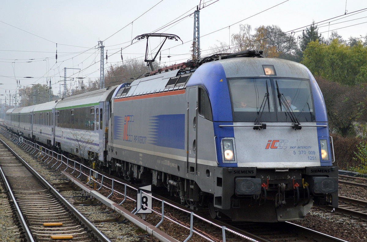 EC 46 aus Warszawa Wschodnia mit PKPIC 5 370 009 Richtung Bf. Berlin Lichtenberg am 11.11.16 Berlin-Hirschgarten.