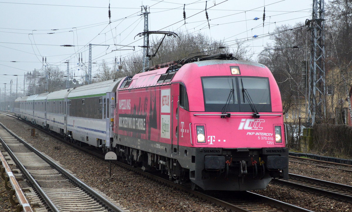 EC 46 aus Warszawa Wschodnia mit dem PKP IC Husarz 5 370 010 Richtung Berliner City am 23.01.18 Berlin-Hirschgarten.