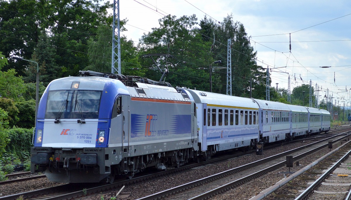 EC Richtung Polen mit PKPIC Husarz 5 370 004 am 15.07.15 Berlin-Hirschgarten.