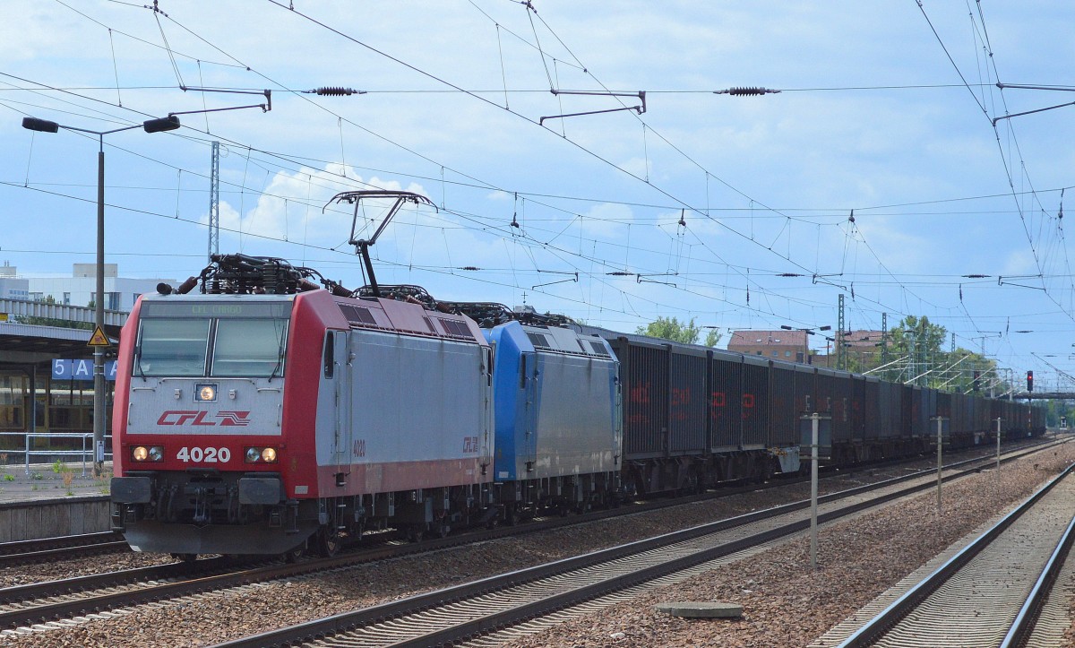 Echte Überraschung zum Mittag CFL Cargo mit einer ihrer Luxemburger Bombardier Loks, der CFL 4020 mit 185 519-6 und Containerzug (ThyssenKrupp - blackboxX Containern)am Haken am 31.07.15 Bhf.Flughafen Berlin-Schönefeld.