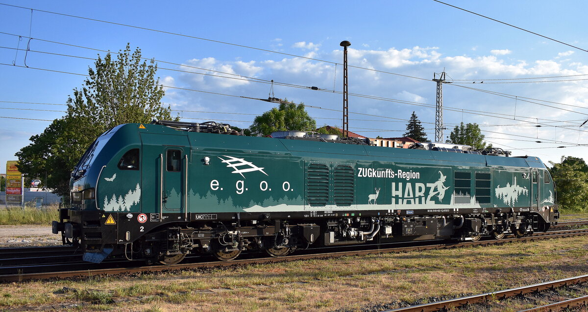 e.g.o.o. Eisenbahngesellschaft Ostfriesland-Oldenburg mbH, Aurich [D] mit ihrer recht neuen optisch tollen Eurodual Lok  159 453-0  [NVR-Nummer: 90 80 2159 453-0 D-EGOO] beim Umsetzen am 20.05.25 Höhe Bahnhof Stendal Hbf.