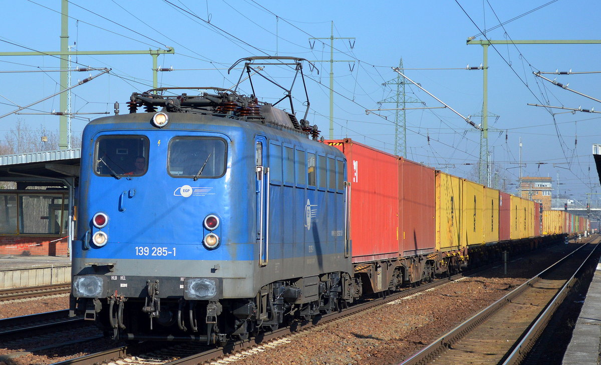 EGP 139 285-1 mit Containerzug am 15.02.17 Bf. Flughafen Berlin-Schönefeld.