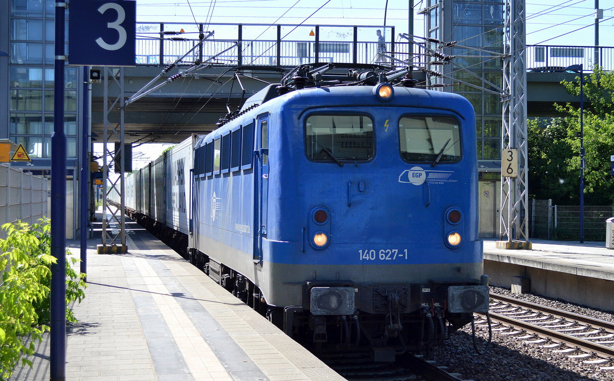 EGP 140 627-1 mit Containerzug am 02.06.17 Bf. Berlin-Hohenschönhausen.