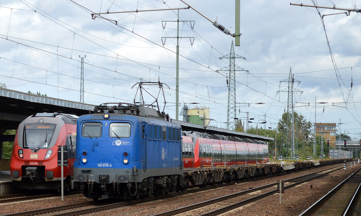 EGP 140 678-4 mit einem schwach ausgelasteten Containerzug am 14.09.17 BF. Flughafen Berlin-Schöneeld.