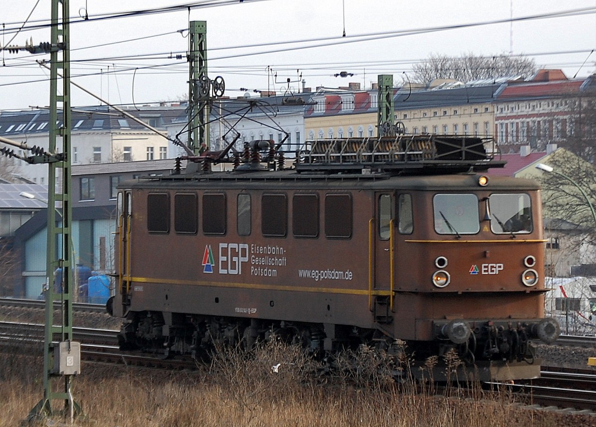 EGP 142 042-1 Richtung Berlin-Spandau am 14.01.14 gegenüber Berlin Westhafen.
