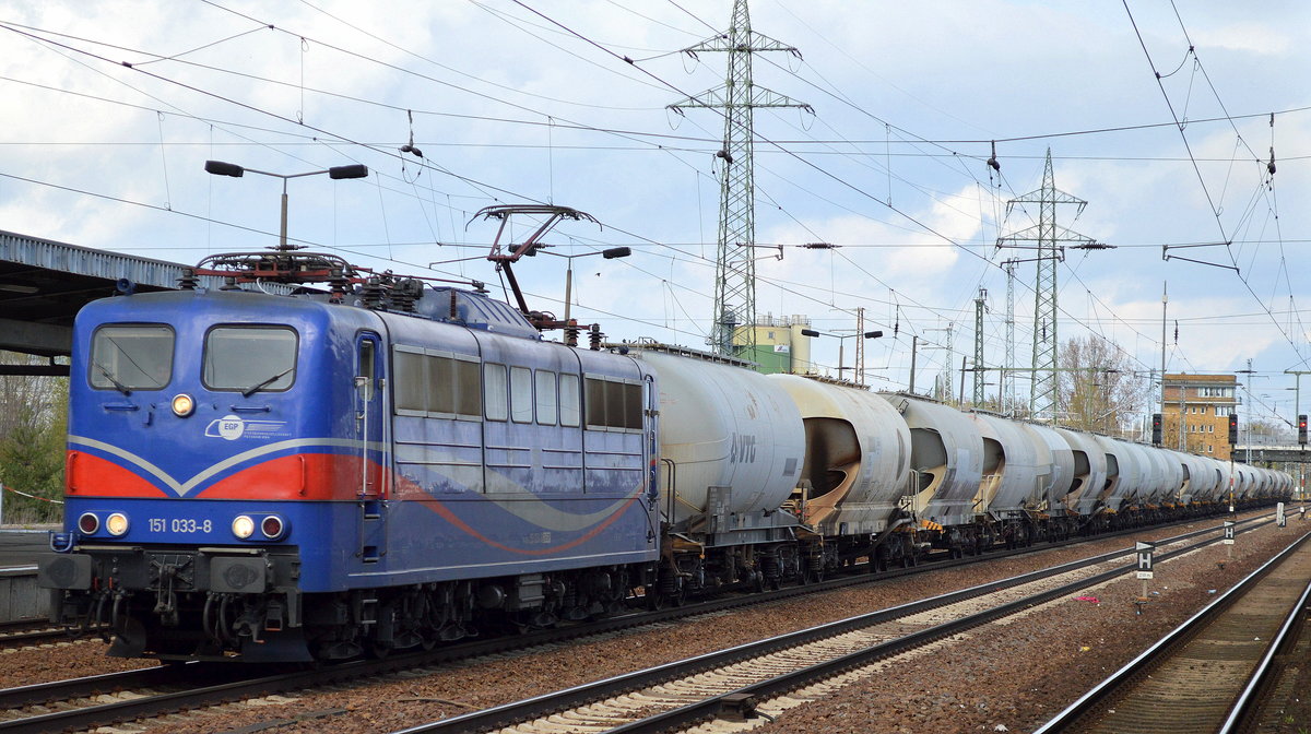 EGP mit 151 033-8 und einem Zementstaubzug (leer) Richtung Deuna am 26.04.16 Bf. Flughafen Berlin-Schönefeld.