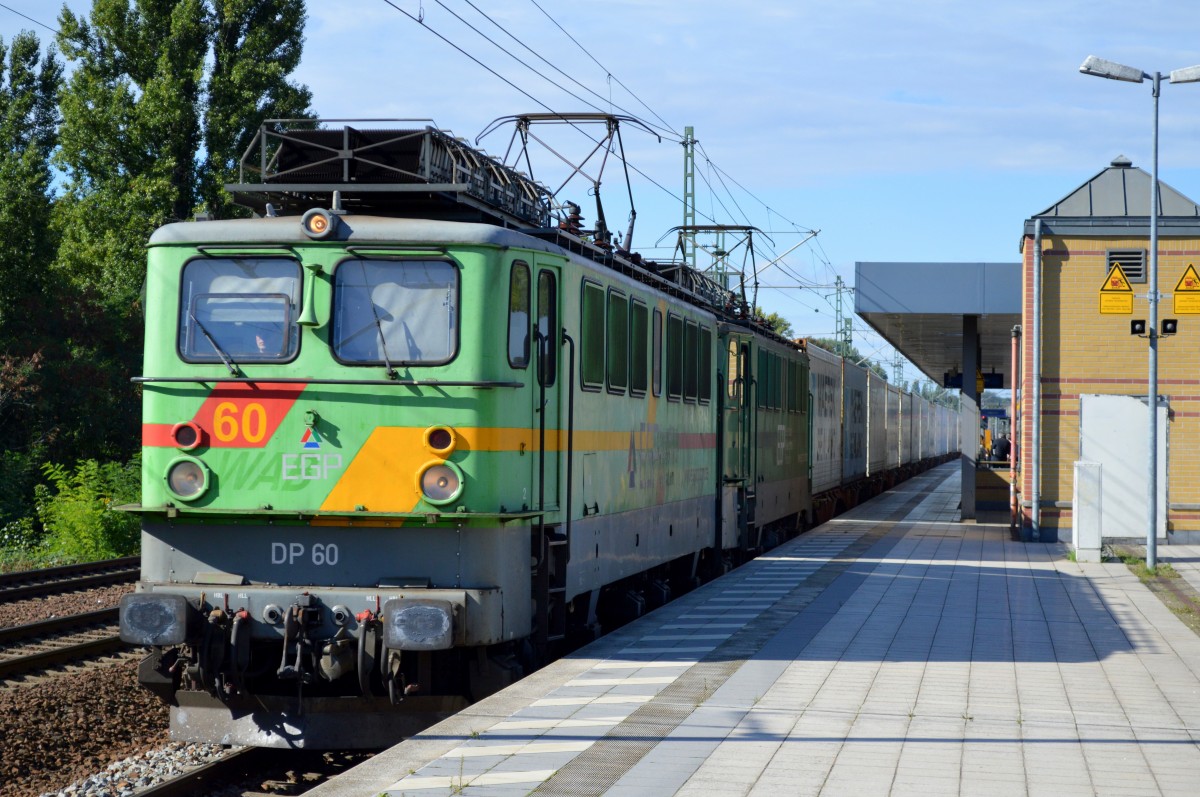 EGP mit Doppeltraktion DP 60 (142 128-0)+ 142? mit einem Containerzug aus Hamburg am 19.09.15 Bhf. Berlin-Jungfernheide.