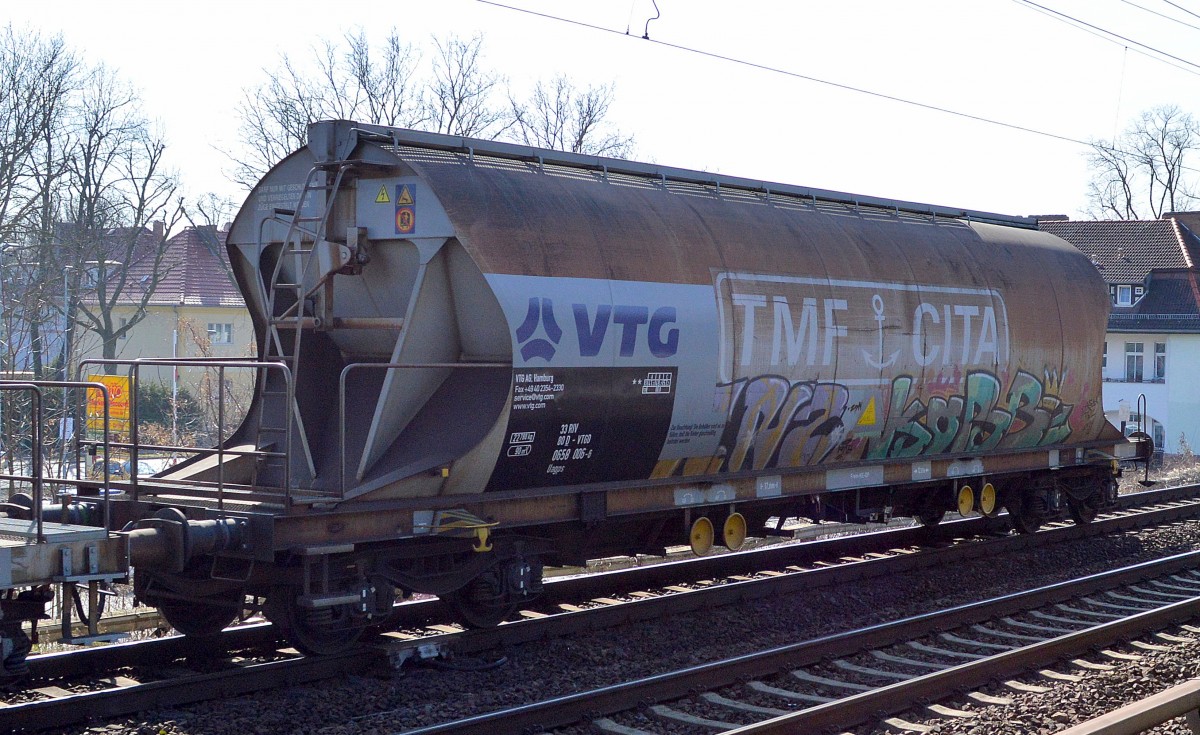 Ehemaliger französischer Getreidesilowagen mit der Aufschrift TMF - CITA vom Einsteller VTG mit der Nr. 33 RIV 80 D-VTGD 0658 006-6 Uagps am 23.03.15 Berlin-Karow.