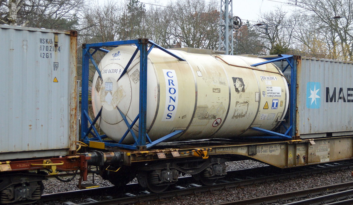 Ein 30ér Tankcontainer der Cronos Containers Ltd. Group am 31.01.18 Berlin-Hirschgarten.