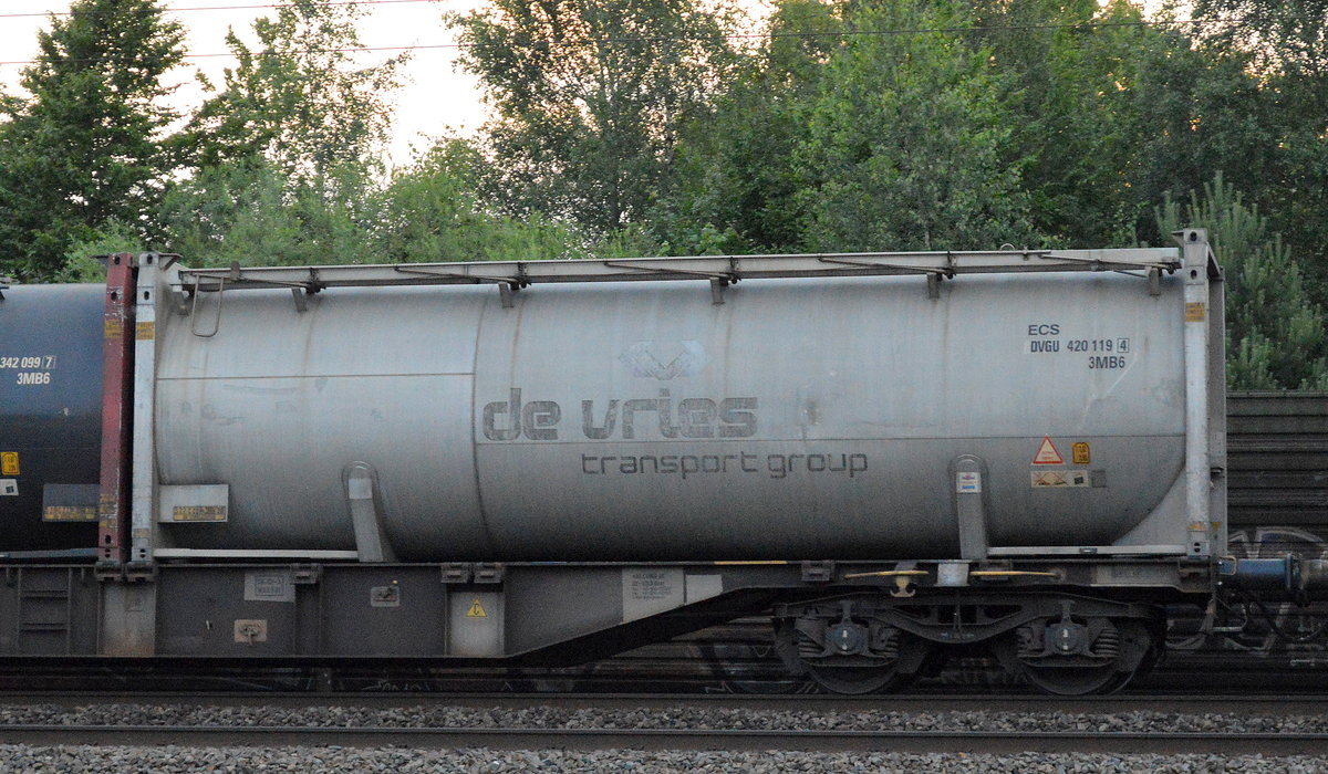 Ein 40ér Tankcontainer der de vries transpoprt group aus den Niederlande am 20.06.17 Hamburg-Harburg.