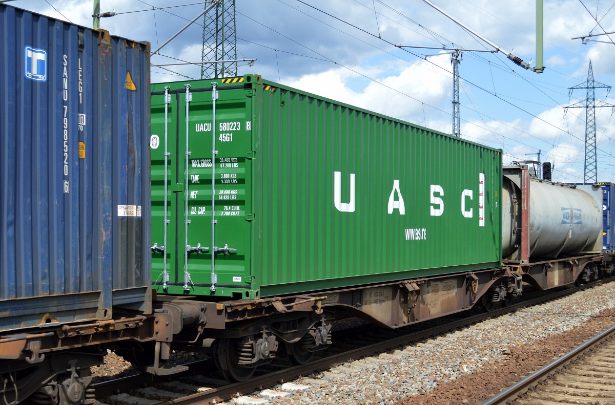 Ein arabischer UASC Container, 12.08.14 Bhf. Flughafen Berlin-Schönefeld.
