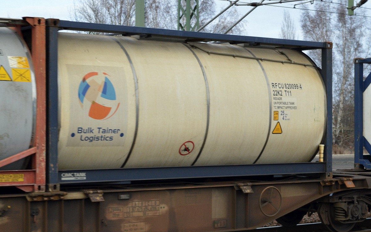 Ein Bulk Tainer Logistics Miet-Kesselcontainer aus Großbritannien am 27.11.15 Bhf. Flughafen Berlin-Schönefeld.