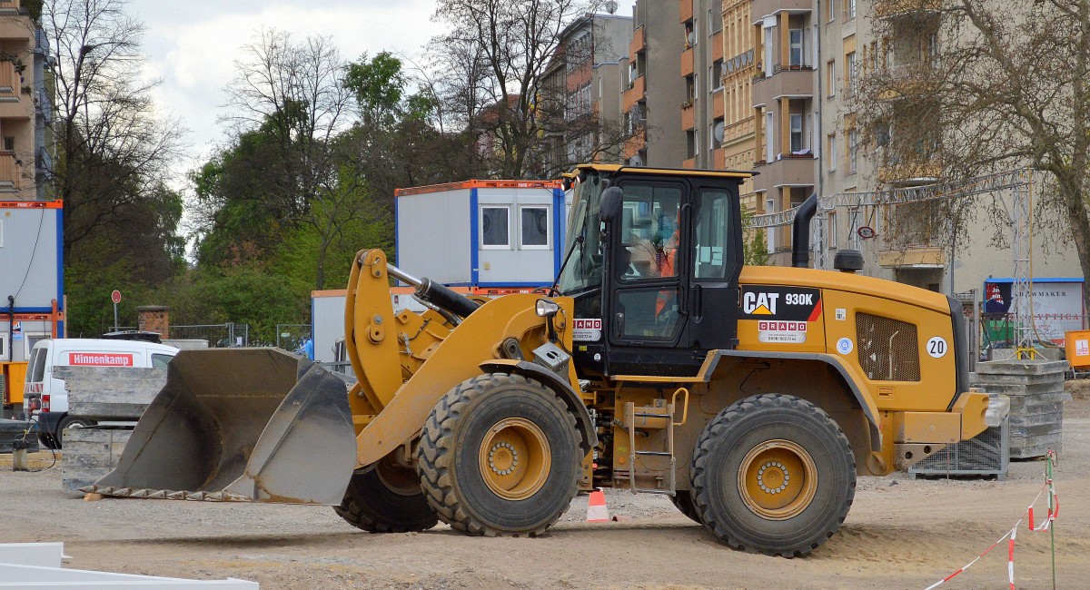 Ein CAT 930K Radlader der Fa. CRAMO am 22.04.15 Großbaustelle Berlin-Moabit.