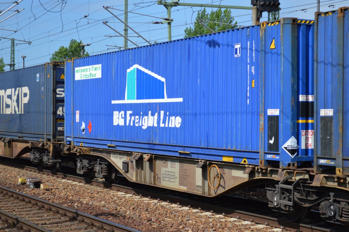 Ein Container der niederländischen Intermodal Company BG Freigt Line B.V. das zur Peel Port  Group gehörende Unternehmen am 03.06.15 Bhf. Flughafen Berlin-Schönefeld.
