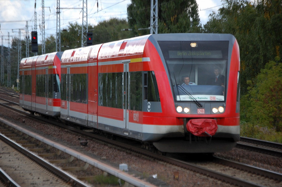 Ein Doppelgespann DB Stadler GTW der BR 646 kam aus Richtung Bernau und im Display stand Bhf. Berlin Zool. Garten?, ein Sonderzug?, 28.09.13 Berlin-Karow. 