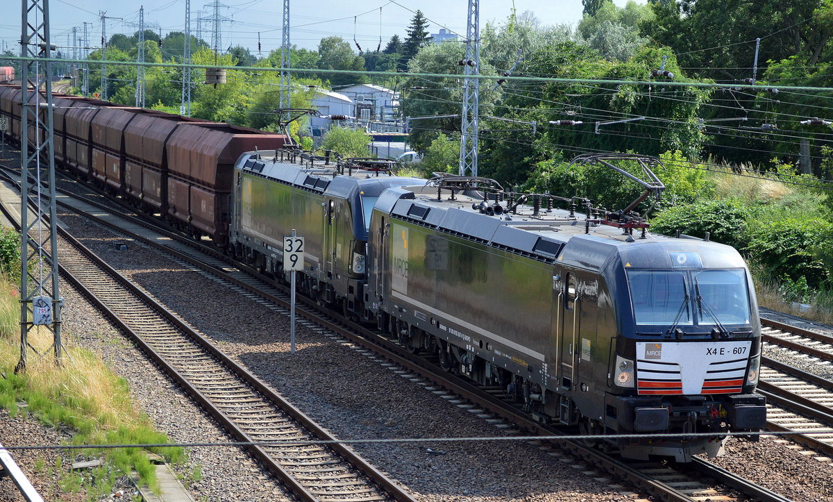 Ein Erzzug (leer) mit der MRCE Dopeltraktion X4 E - 607 + X4 E - 609 von DB Schenker am 05.07.16 Berlin-Springpfuhl.