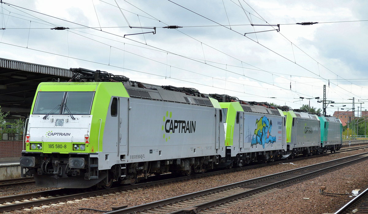 Ein ITL/Captrain Lokzug mit 185 611-1 als Zuglok mit 185 562-6, 185 578-2 und 185 580-8 am Haken am 02.08.16 Durchfahrt Bf. Flughafen Berlin-Schönefeld.