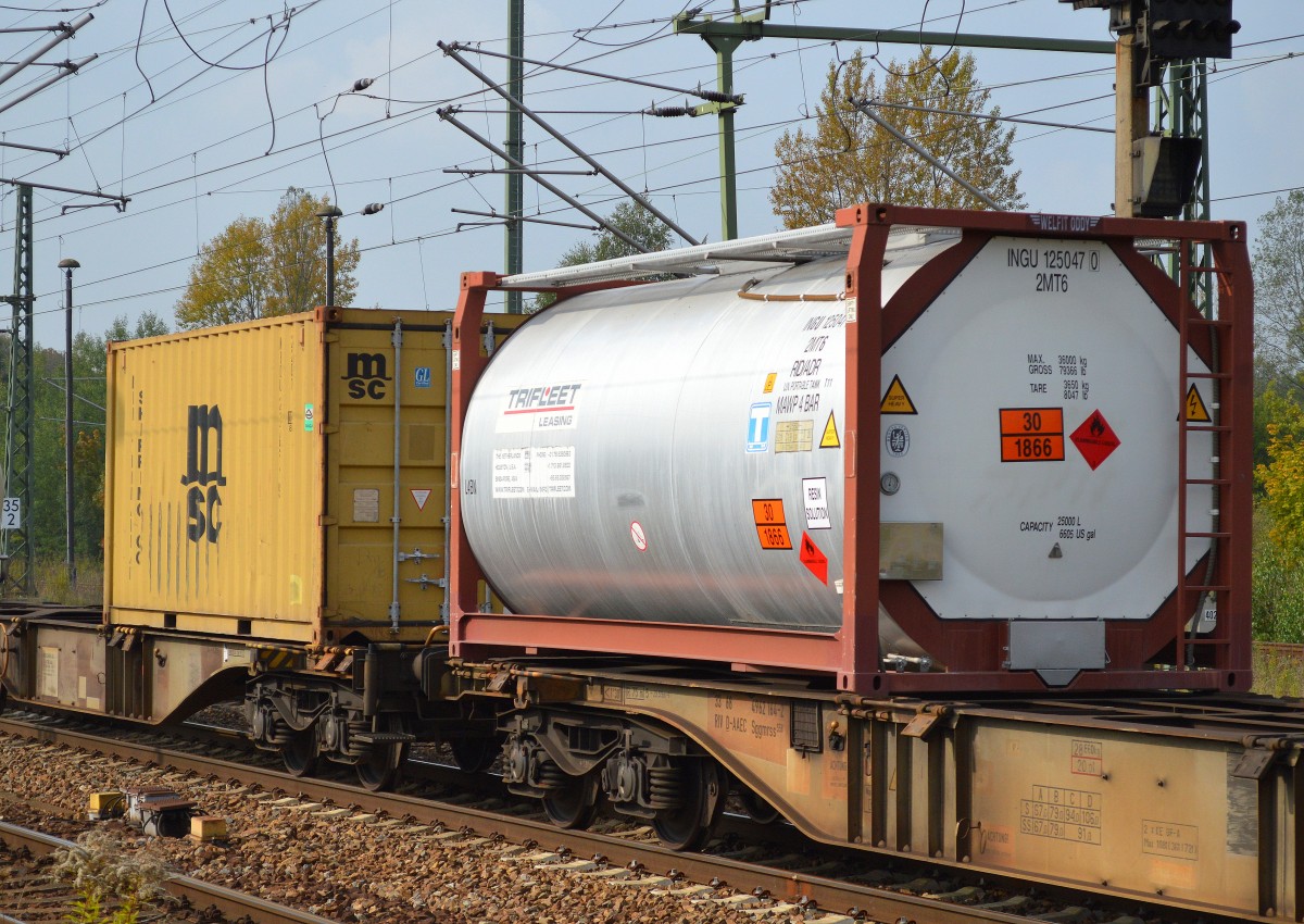 Ein Kesselcontainer der niederländischen Fa. Trifleet Leasing lt. UN-Nr. 30/1866 für den Transport von Harzlösung, 02.10.14 Bhf. Flughafen Berlin-Schönefeld.