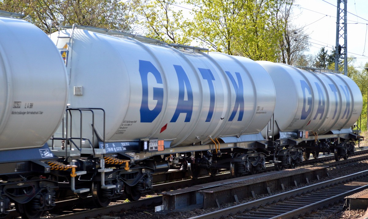 Ein Kesselwagen vom Einsteller GATX Rail Germany GmnH eingestellt in den Niederladen mit der Nr. 37 TEN-RIV 84 NL-GATXD 7836 111-6 Zans lt. UN-Nr. 33/1294 f�r Tuluol-Transporte am 17.04.14 Berlin-Karow.