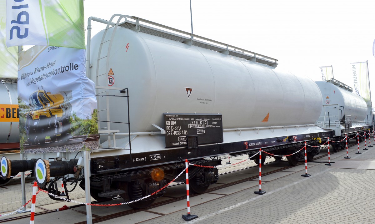 Ein Kesselwagen für das Ladegut Brauchwasser des Unkrautvernichtungszuges der Spiess-Urania Chemicals GmbH mit der Nr. 60 RIV 80 D-SPU 092 4033-4(P) Bahnhof: ZWICKAU auf der Inno Trans Berlin, 24.09.14