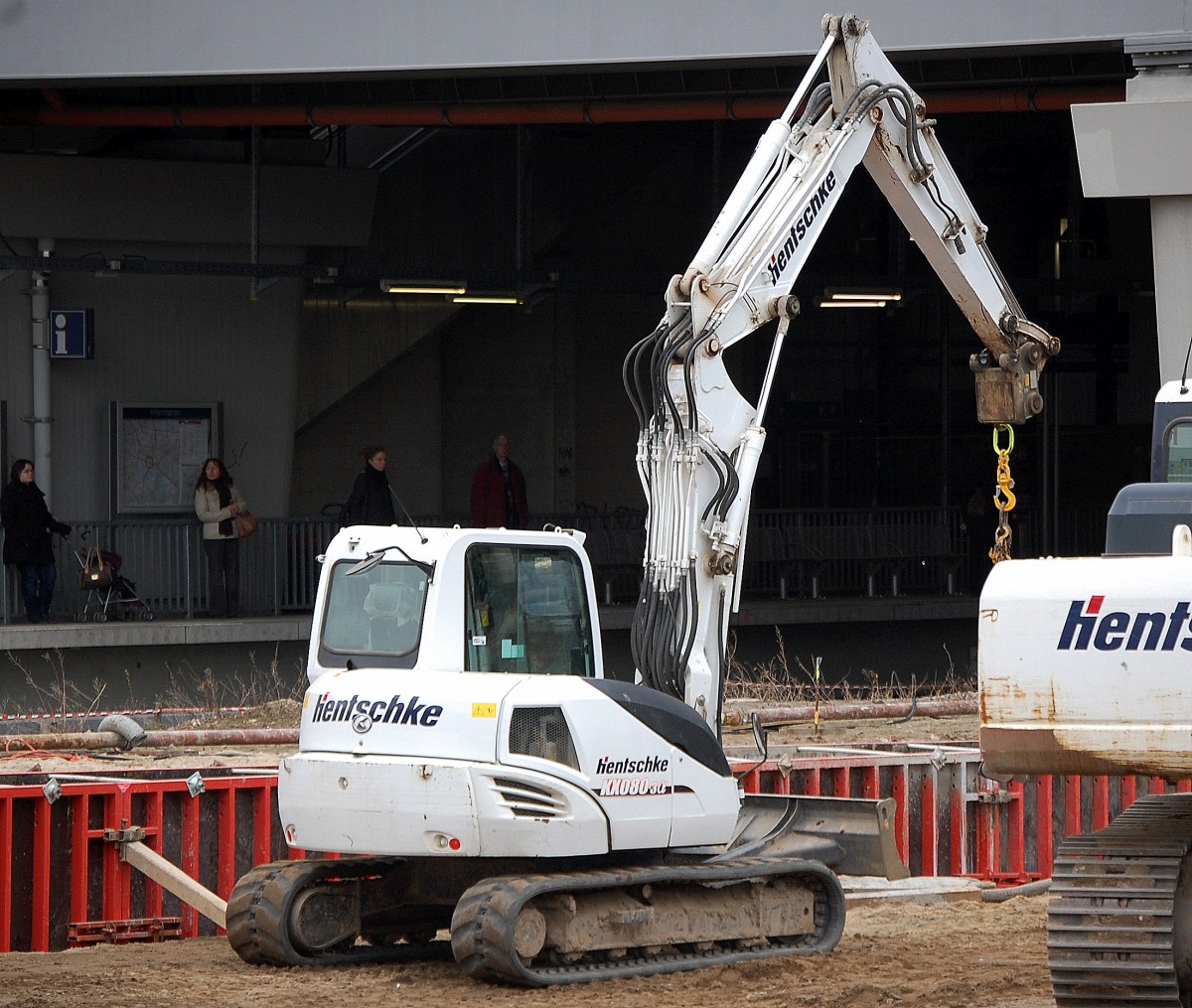 EIN KUBOTA KX080-3a Kompaktbagger der Fa. hentschke im Einsatz Großbauszelle Berlin-Ostkreuz, 18.02.14