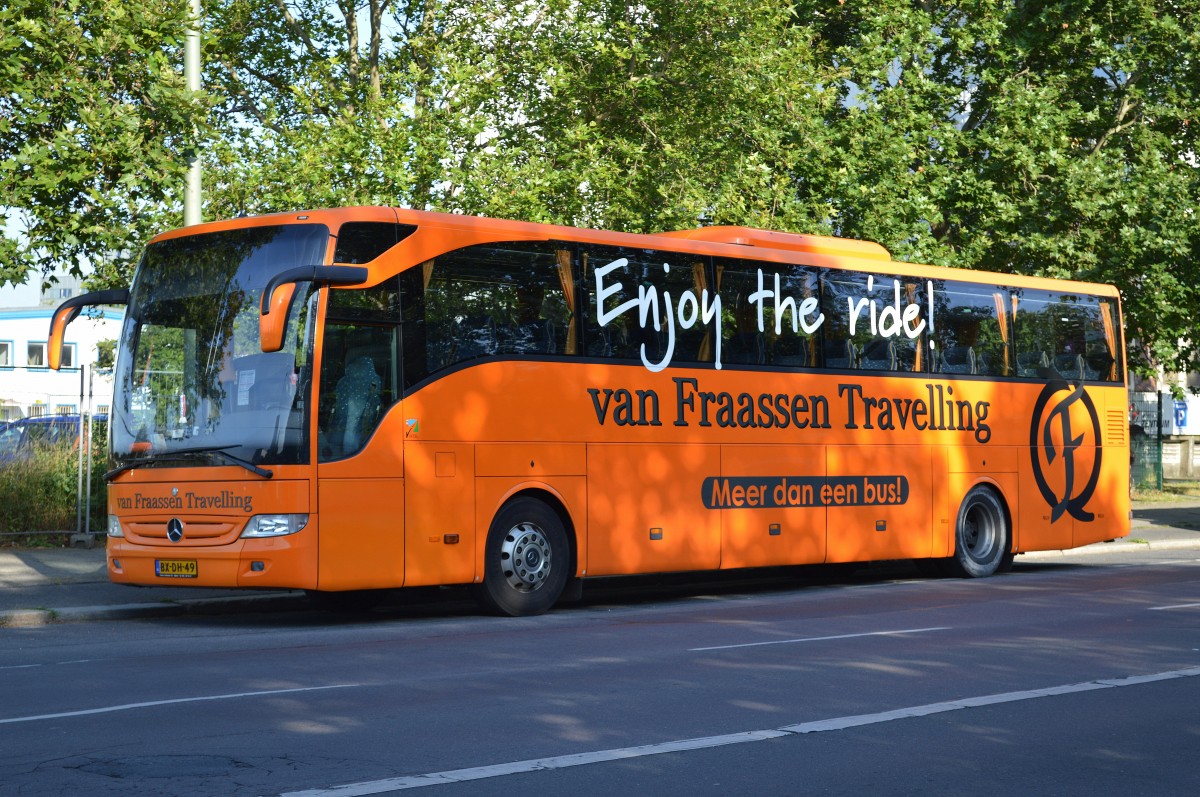Ein MB TOURISMO aus den Niederlanden der Fa. van Fraassen Travelling am 03.07.14 Nähe S-Bhf. Berlin Landsberger Allee am 03.07.14