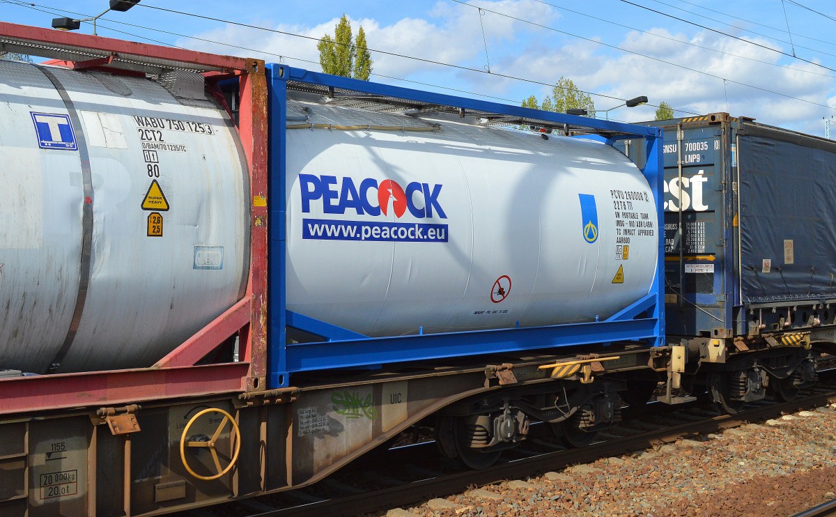 Ein niederländischer PEACOCK Kesselcontainer am 25.09.15 Bhf. Flughafen Berlin-Schönefeld.