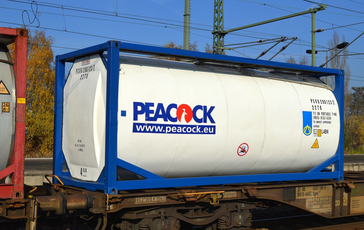 Ein PEACOCK Kesselcontainer am 31.10.15 Bhf. Flughafen Berlin-Schönefeld.
