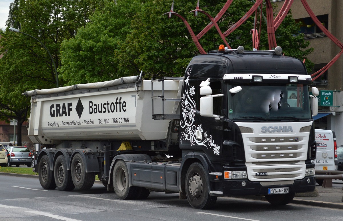 Ein SCANIA G 440 Sattelkipper der Fa. GRAF Bausstoffe am 05.05.15 Berlin-Beusselbrücke.