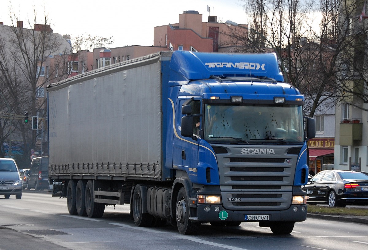Ein SCANIA R 420 PS Sattelzug aus Polen, 12.02.14 Berlin Beusselbrücke 