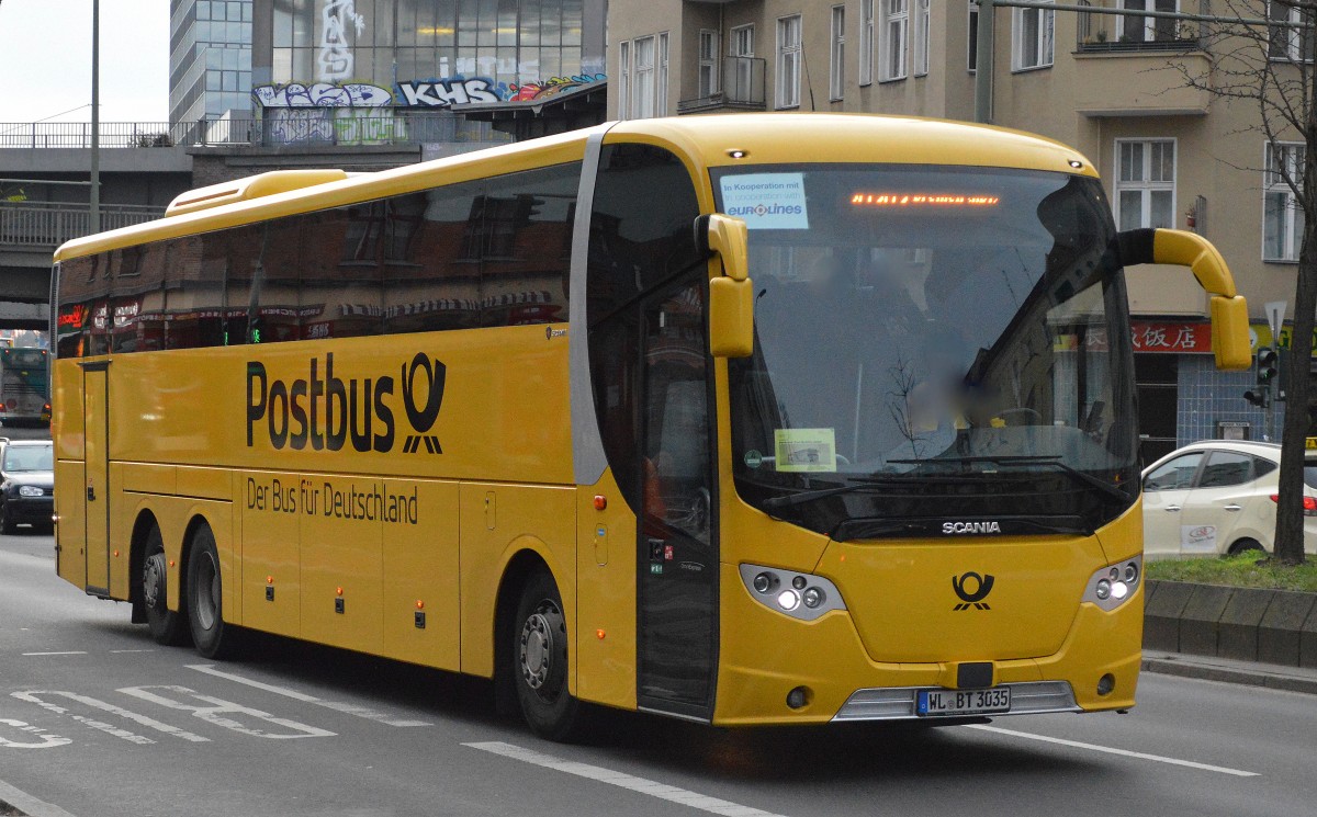 Ein Scania Typ OmniExpress Postbus im Auftrag der Fa. euroLines am 04.12.15 Berlin-Schöneberg.