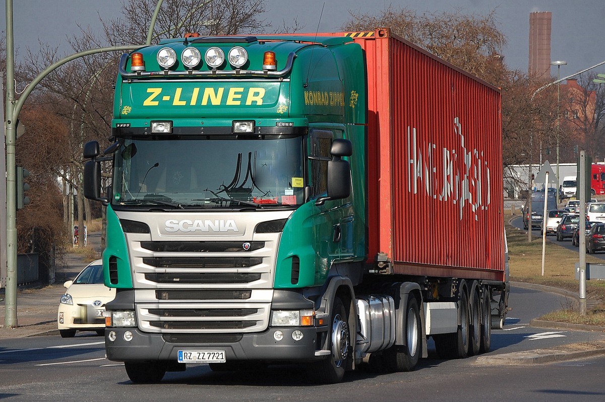 Ein SCANIA Z-LINER Containerträger der Sped KONRAD ZIPPL auf dem Weg zum Berliner Westhafen, 25.02.14