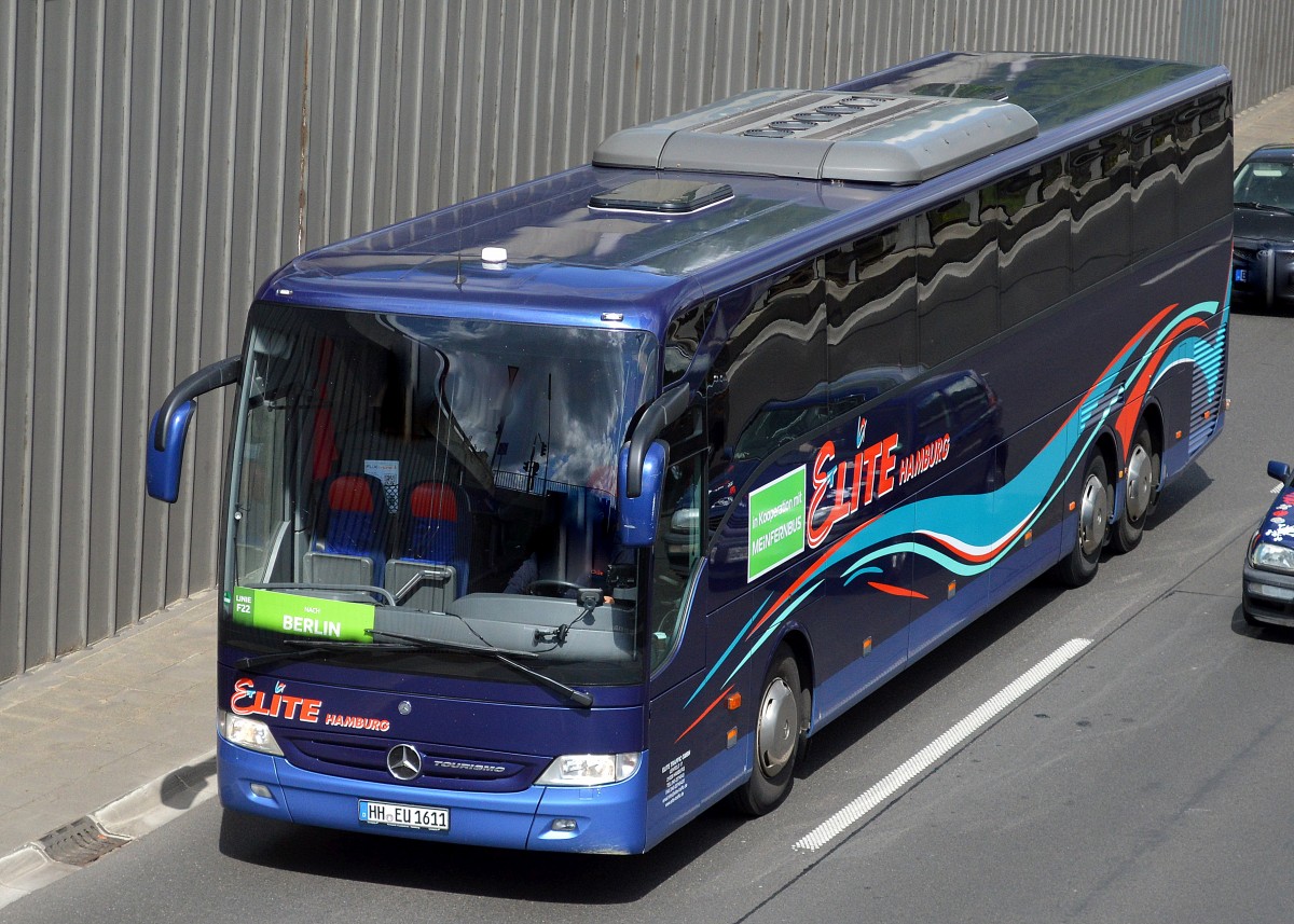Ein sehr schöner MB TOURISMO aus Hamburg vom Furbusunternehmen ELITE HAMBURG auf der Berliner Stadtautobahn Höhe Knobelsdorffstr.