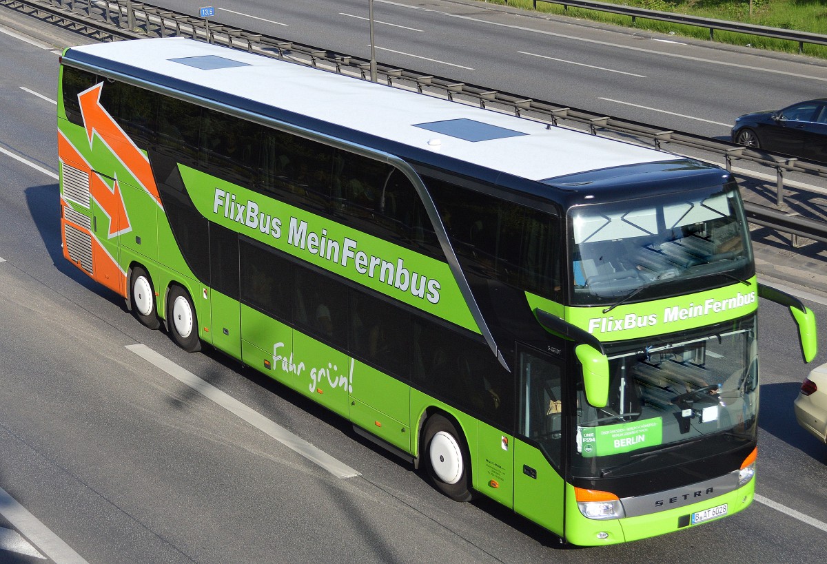 Ein SETRA S 431 DT von MEINFERNBUS.DE am 07.06.15 Berliner Stadtautobahn Höhe Sachsendamm.