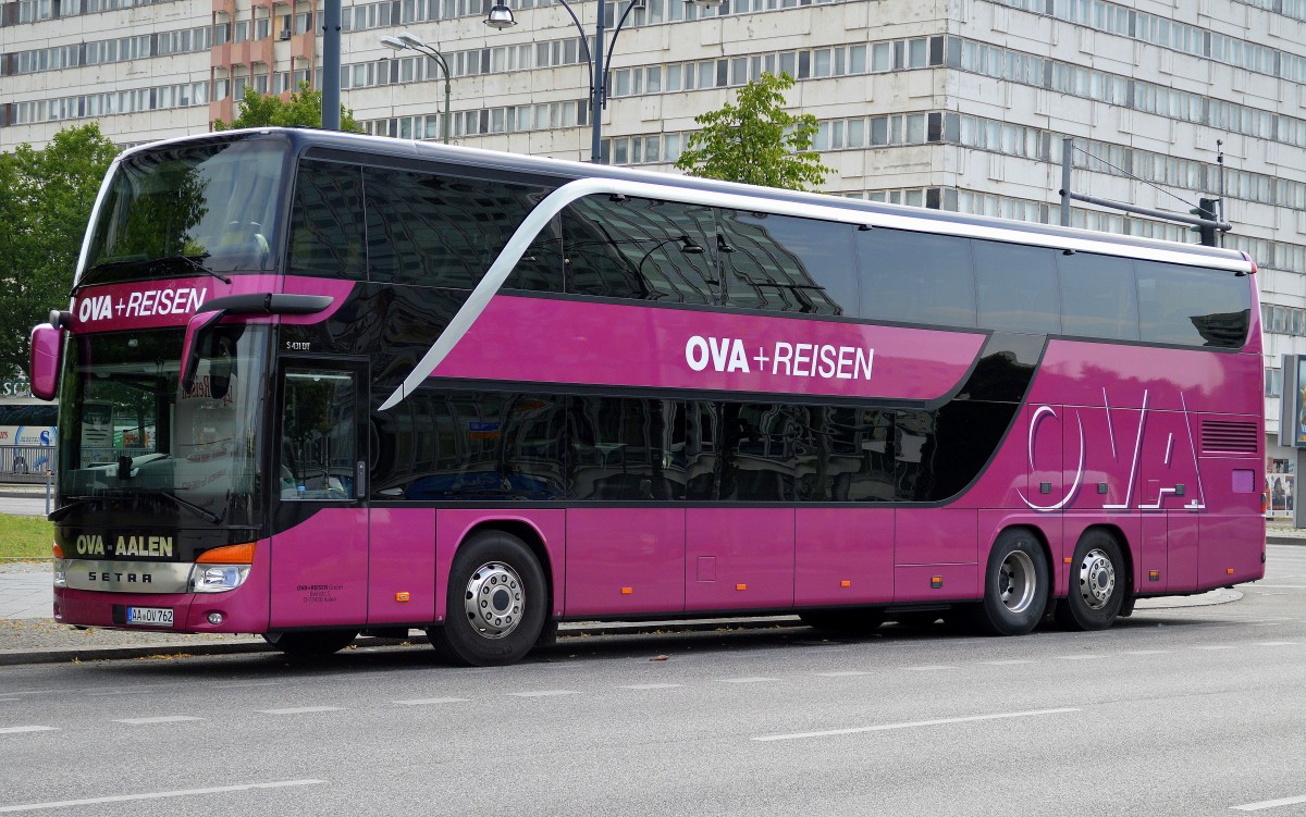 Ein SETRA S 431 DT der Fa. OVA + REISEN GmbH aus Aalen am 16.07.15 Berlin-Alexanderplatz.