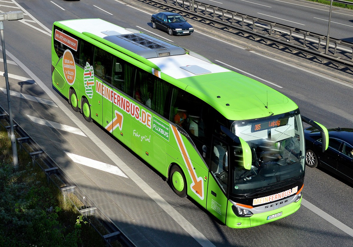 Ein SETRA S 517 HD Reisebus von MEINFERNBUS.DE am 07.06.15 Berliner Stadtautobahn Höhe Sachsendamm. 