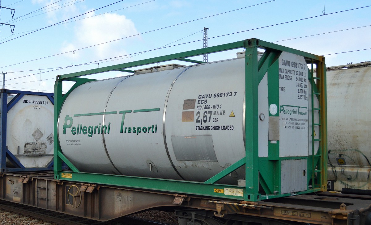 Ein Tankcontainer vom italienischen Logistiker Pellegrini Trasporti spezialisiert auf den intermodalen Transport von flüssigen Lebensmitteln seit 1940, 23.02.16 Bhf. Flughafen Berlin-Schönefeld.