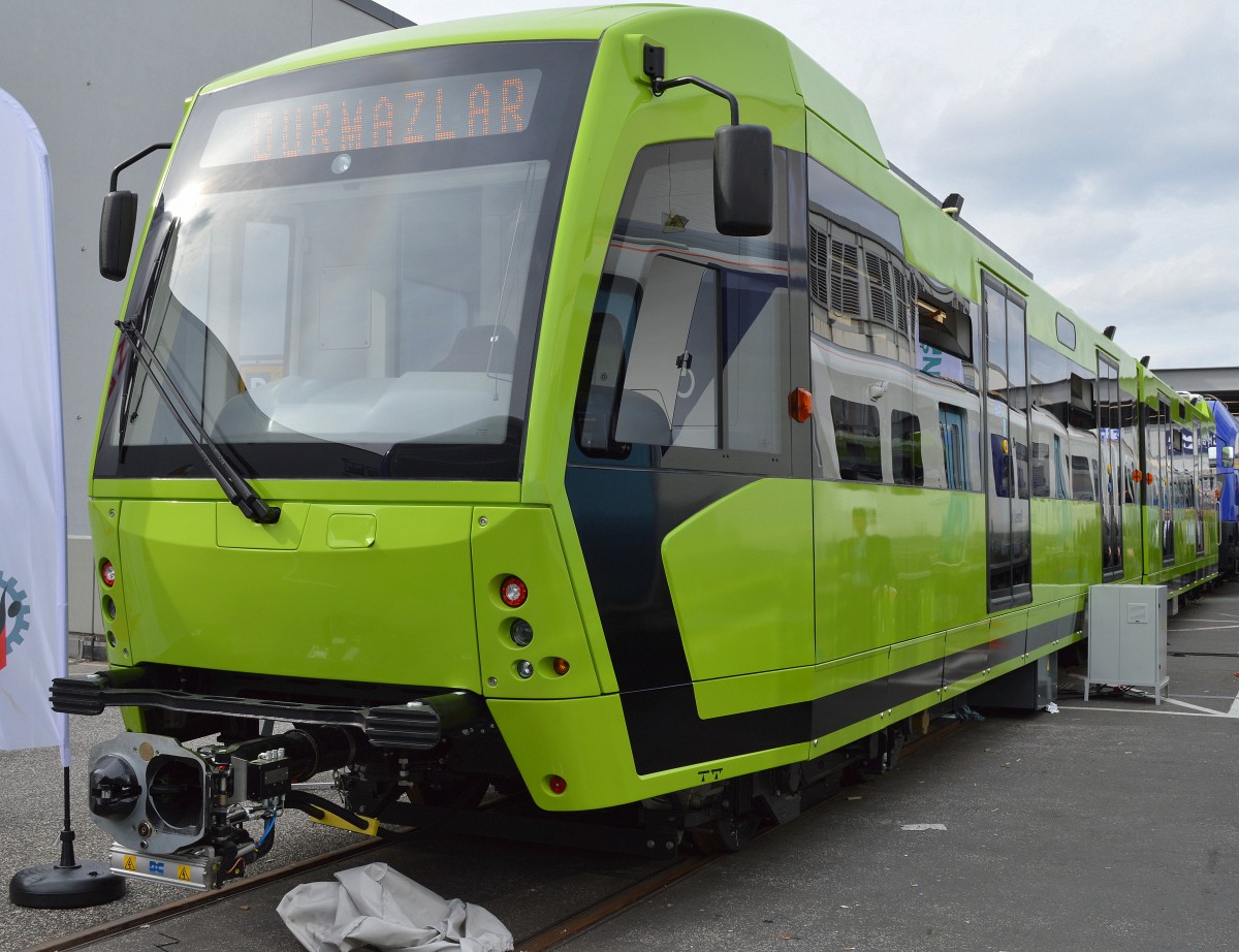 Ein Triebzug vom türkischen Hersteller Durmaszlar mit der Bezeichnung LRV auf der Inno Trans Berlin, 24.09.14