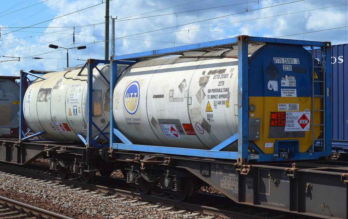Ein UTT- United Transport Tankcontainers, Spezialist/Logistiker aus Großbritannien, lt. UN-Nr. 339/1247 für den Transport von Methylmethacrylat, einem flüsiigen Stoff zur Herstellung von Acrylglas z.Bsp. oder Kunststoffe am 12.08.14 Bhf. Flughafen Berlin-Schönefeld.