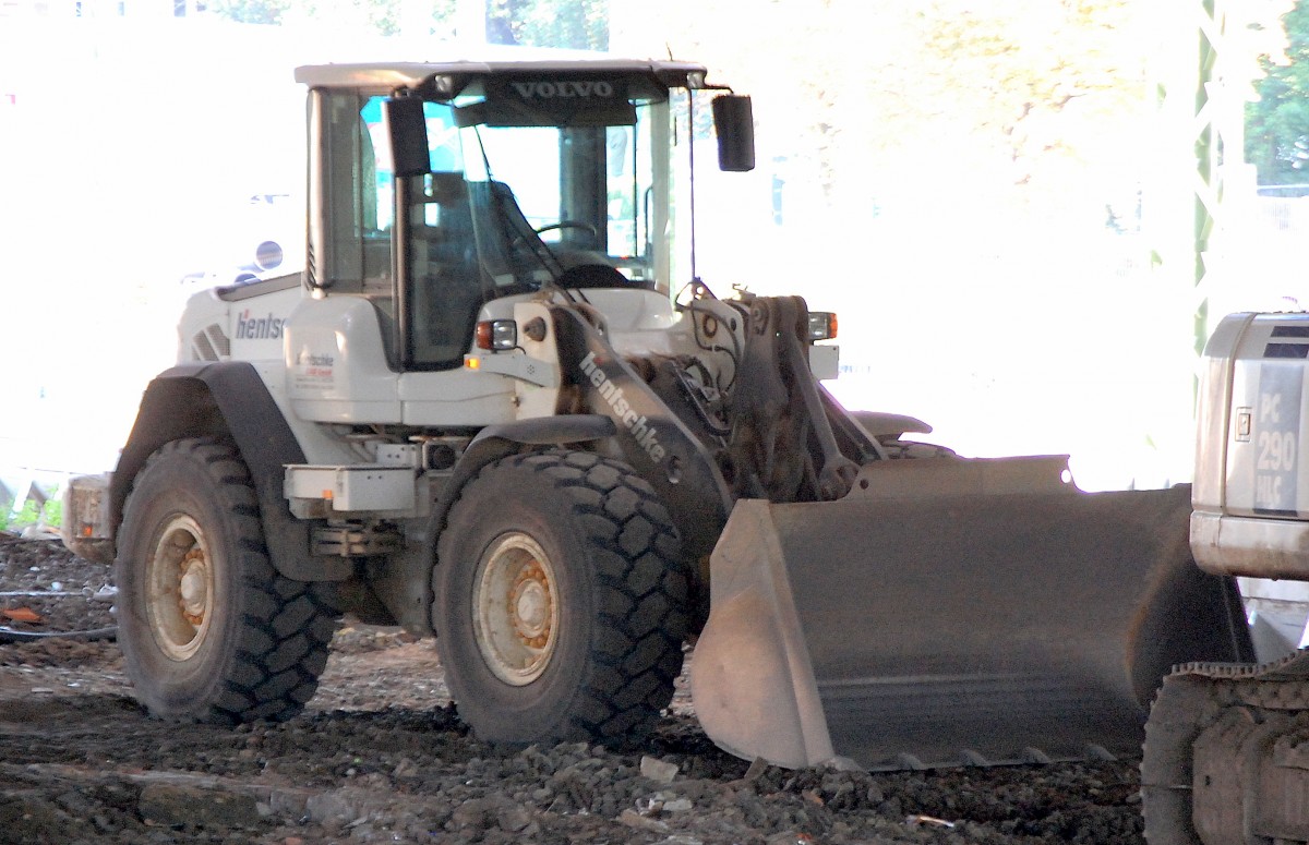 Ein VOLVO Radlader der Fa. hentschke am 01.10.13 Gro�baustelle Berlin-Ostkreuz.
