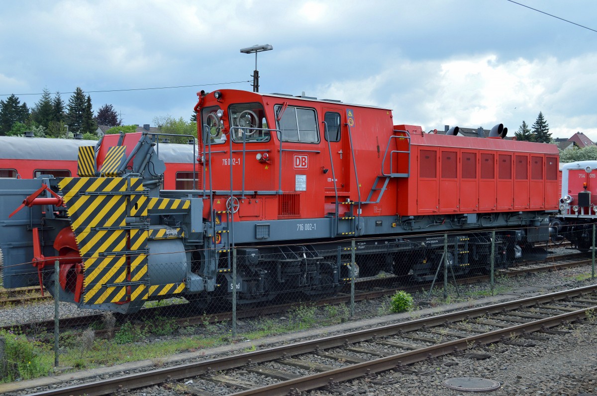 Ein von zwei Schneeschleudern für die Hochgeschwindigkeitsstrecken der DB, die Fulda stationierte 716 002-1 am 03.05.14
