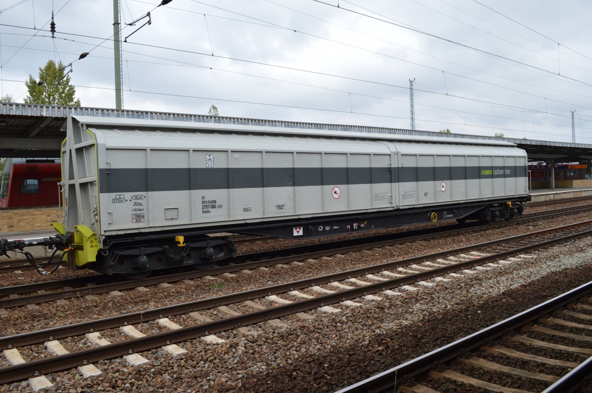 Ein zweiter Schutzwagen zur �berf�hrung von Triebz�gen der RailAdventure, der Wagen mit der Nr. 87 80 D-RADVE 2797 006-9(P) Habfis Heimatbahnhof Puchheim am 11.09.14 Bhf. Flughafen Berlin-Sch�nefeld.