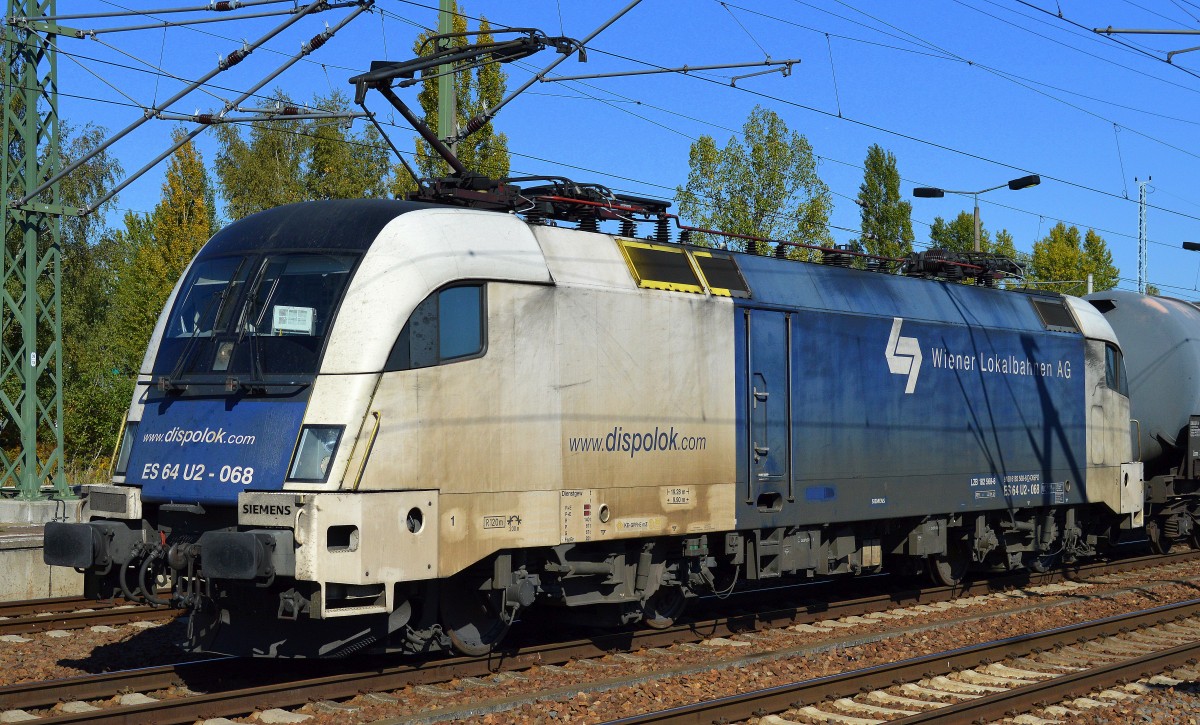 Eine sehr untypische Begegnung im Berliner Raum, ein WLC Taurus mit Kesselwagenzug (Ethanol) im Berliner Raum? Jedenfalls kam die Dispolok ES 64 U2-068 (91 80 6182 568-6 D-DISPO, Siemens Bj.2004)) die lt. meinen Informationen noch für WLC fährt mir am 01.10.15 im Bhf. Flughafen Berlin-Schönefeld entgegen.