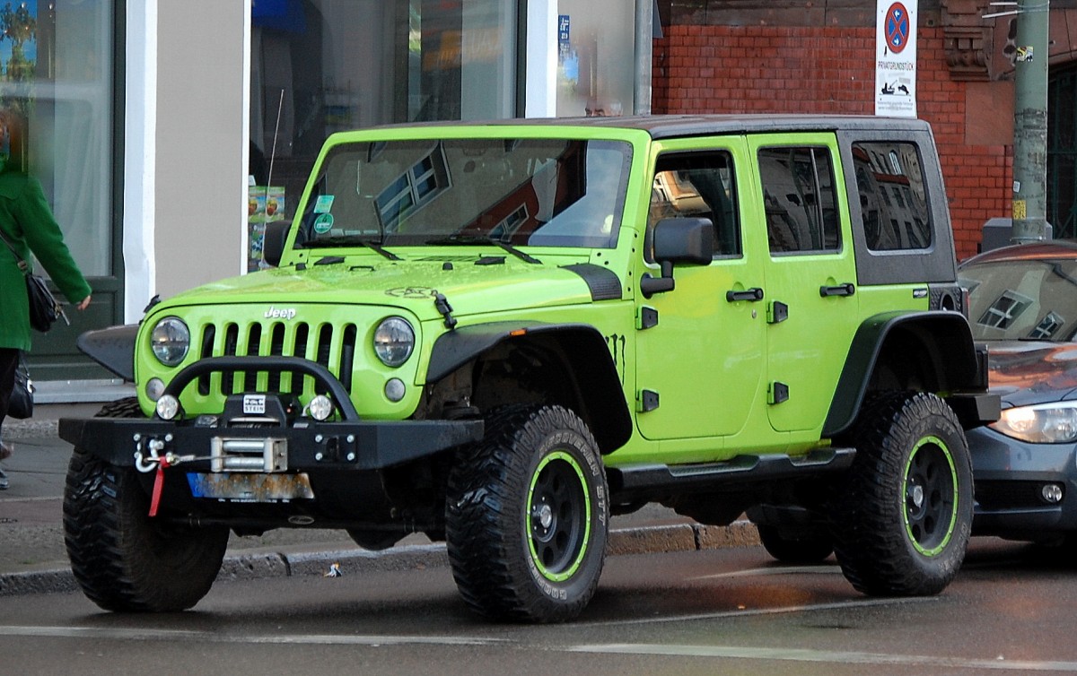 Eine wirklich tolle Sonderversion eines Jeep Wrangler, war mir in letztet Zeit schon öfter begegnet, nun endlich erwischt 07.01.14 Berlin-Pankow.